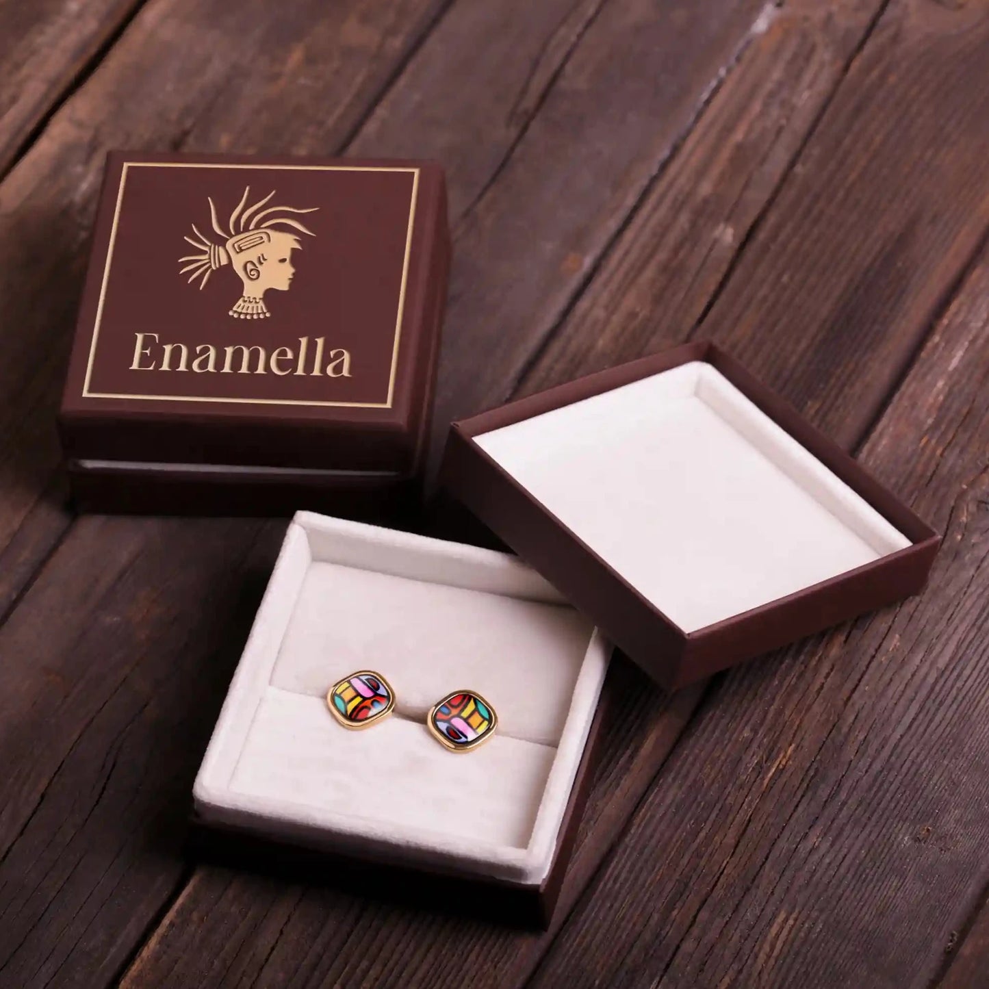 Yellow gold earrings with the painting of Friedensreich Hundertwasser's "Spanish Nights". The earrings is placed inside a square box